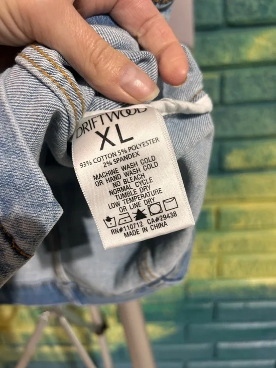 Embroidered Daisy Light Wash Denim Vest - Picture 7 of 8